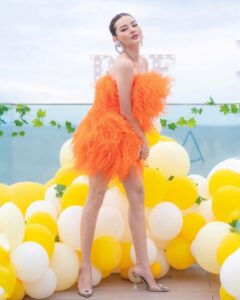 ขาวออร่า