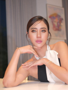 น้ำหวาน รักษ์ณภัค จักแร้